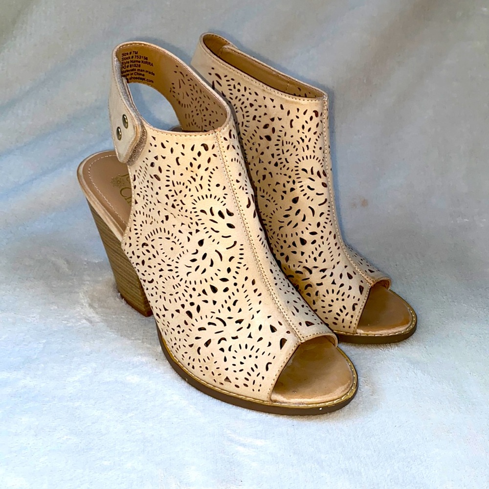 Jessica Cline Cut out peep toe heel shoes